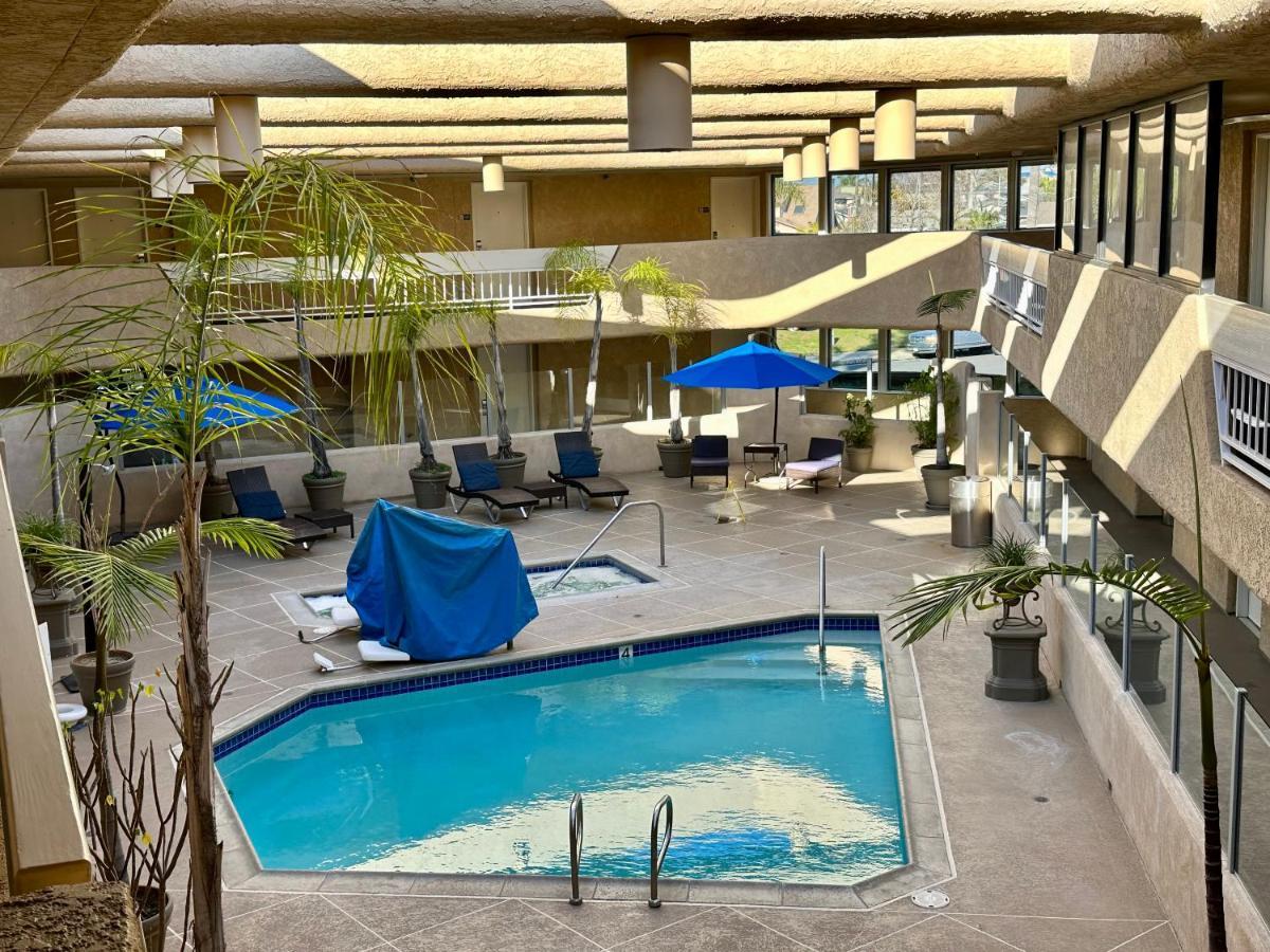 The Pacific Inn Сийл Бийч Екстериор снимка