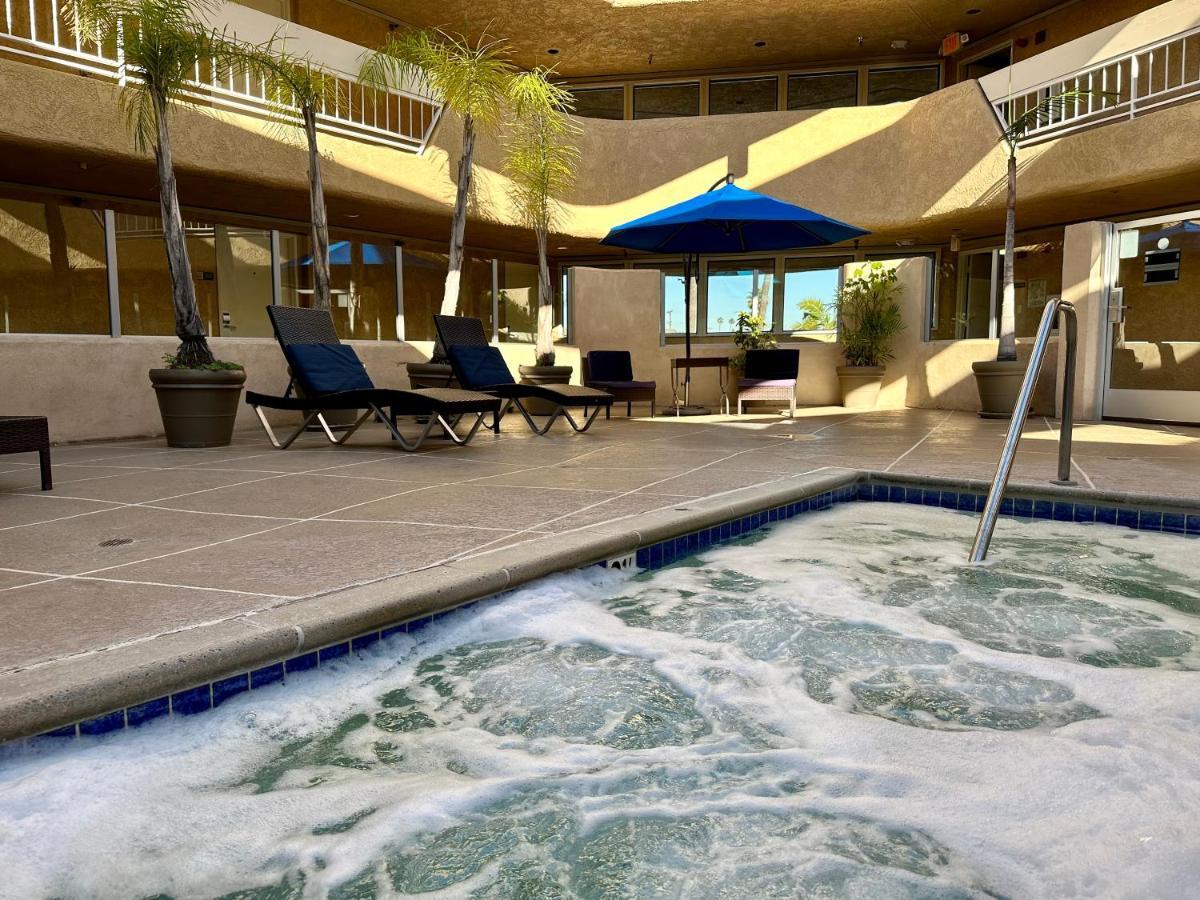 The Pacific Inn Сийл Бийч Екстериор снимка