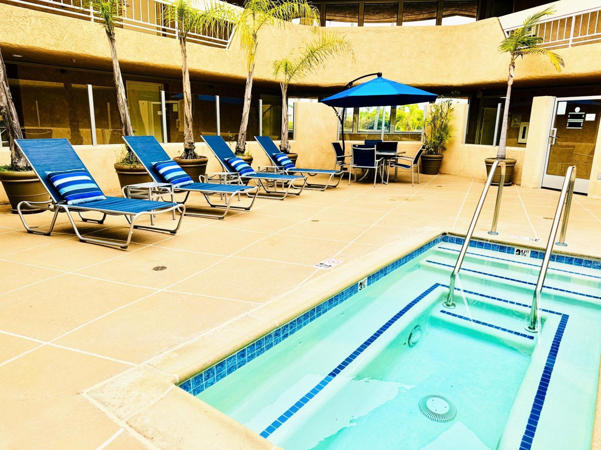 The Pacific Inn Сийл Бийч Екстериор снимка