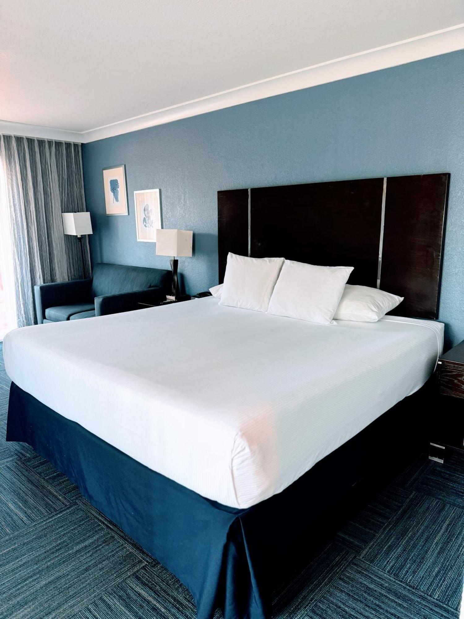 The Pacific Inn Сийл Бийч Екстериор снимка