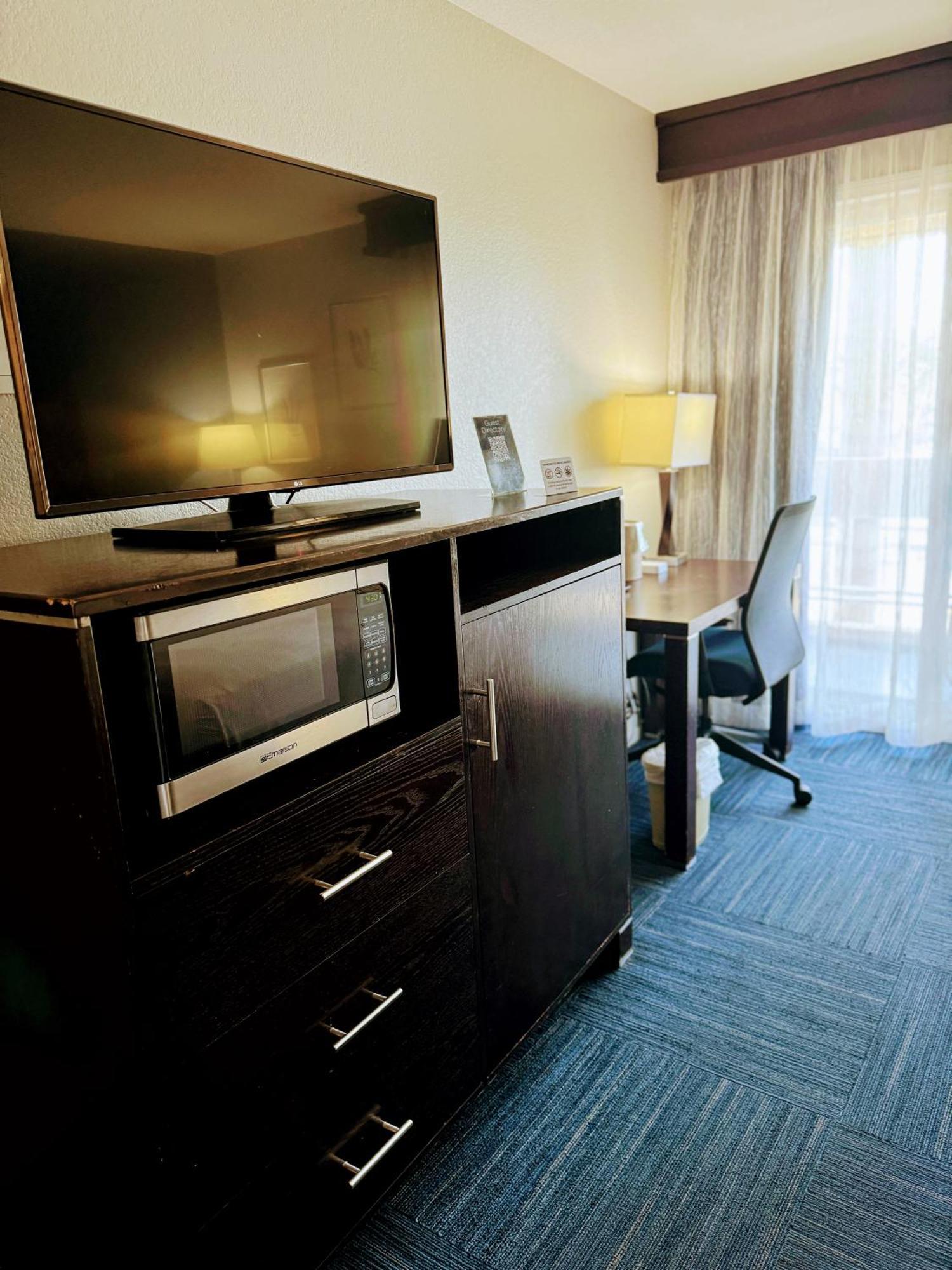 The Pacific Inn Сийл Бийч Екстериор снимка